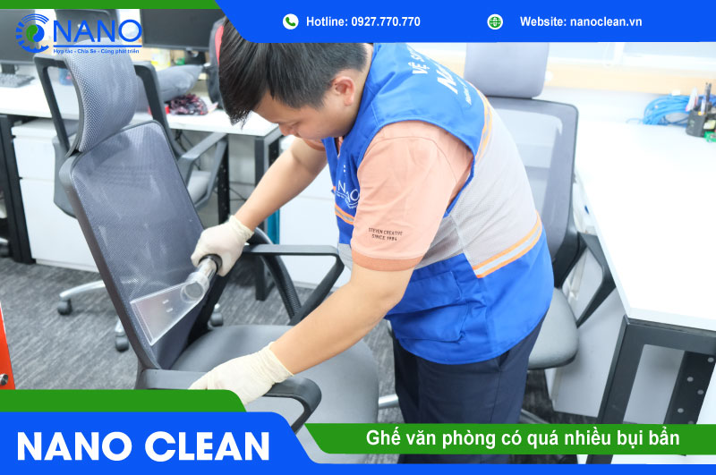 Lau chùi bàn ghế văn phòng sạch bụi