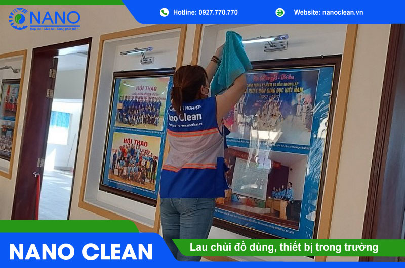 Lau chùi đồ dùng, thiết bị trong trường