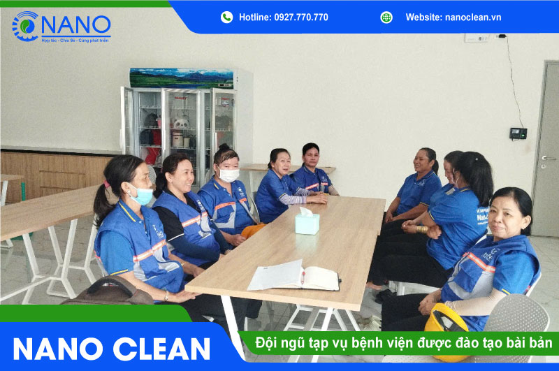 Đội ngũ vệ sinh bệnh viện được đào tạo bài bản