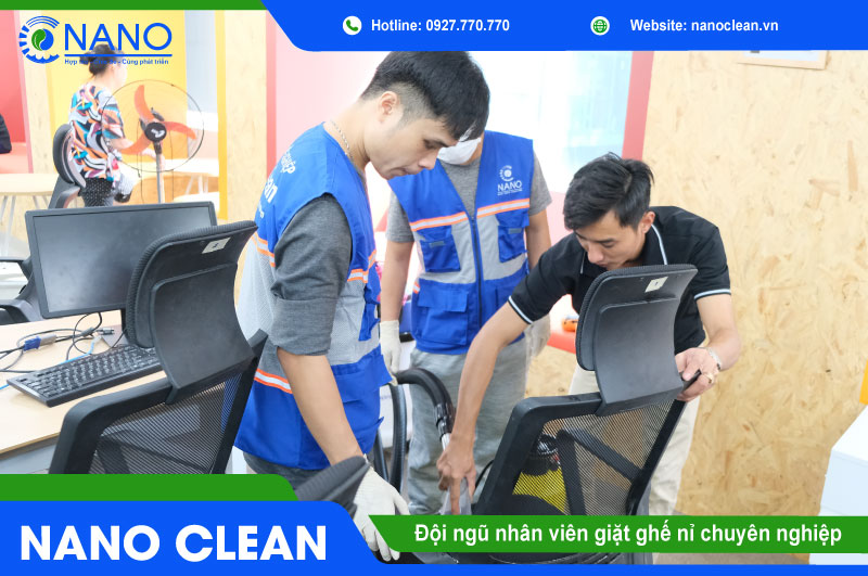 Đội ngũ nhân viên giặt ghế nỉ chuyên nghiệp