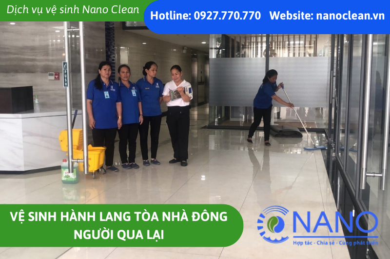 Vệ sinh hành lang tòa nhà đông người qua lại